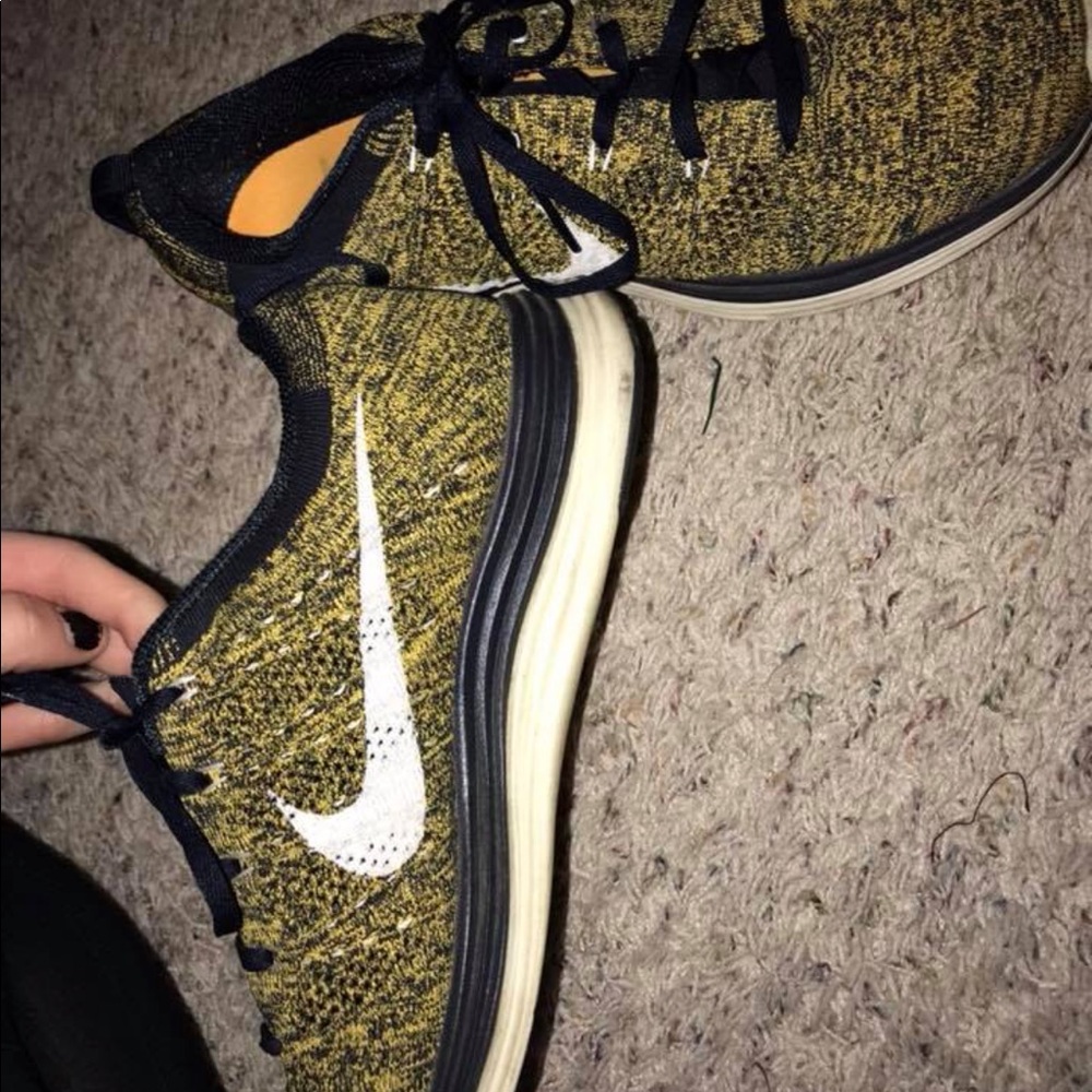 Nike tennis shoes
